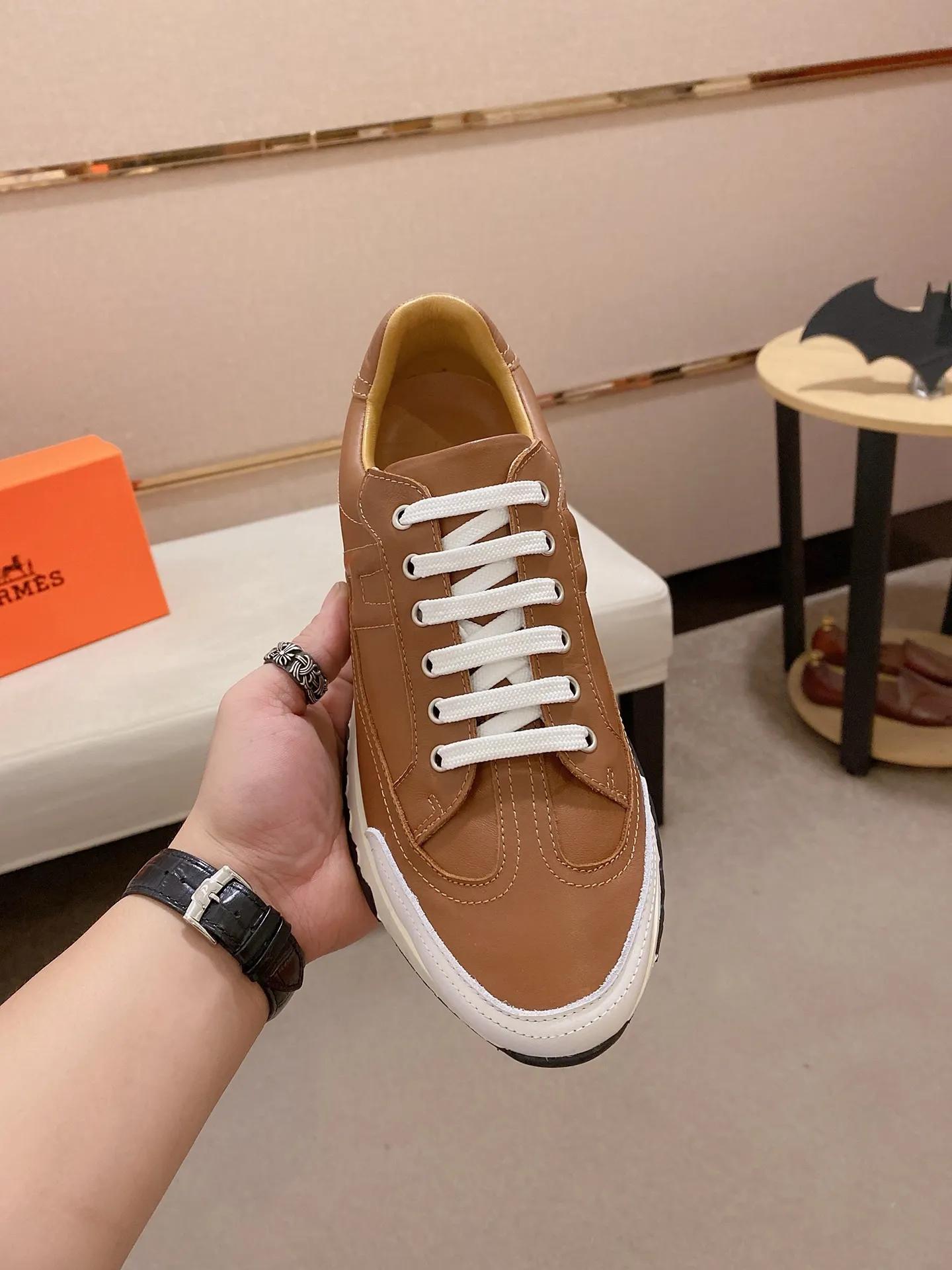 Ex-factory price: 500💰《HERMES》【Classic original single version】Hermès; top 🔝purchasing agent🔍🔍men's latest 🇺🇸sold simultaneously, original imported from Italy ▲▲first-layer cowhide ▲▲ (high-end, nobility and class) ) Exquisite workmanship (Italian 🇮🇹 imported water-dyed 🐂 cowhide lining) sole: original sole provided by the original factory, ⚠️exclusive double-layer activity·TPR·rubber·combined molded outsole; super comfortable·wear-resistant·non-slip·environmental protection The real thing is more beautiful when photographed in kind (high quality, following orders), you can come in and out at will * Number of yards: 38·39·40·41·42·43·44# (can be customized 45.)